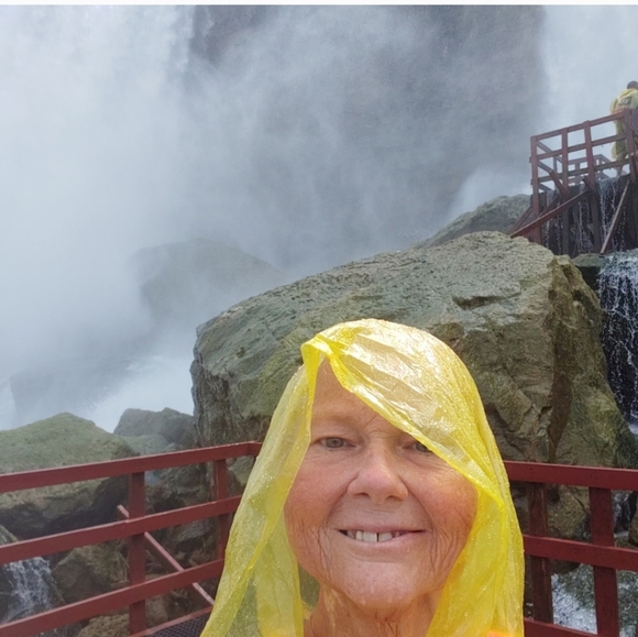 Bertha. Show some L❤️VE  silent show TODAY MONDAY 10/25 1037 am eastern - Picture 7 of 16